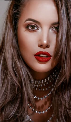 Sexy blonde with a dream eye