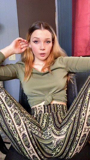 Daily Social Media Thots, GIF #031