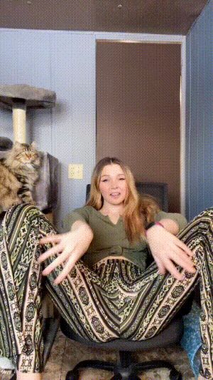 Daily Social Media Thots, GIF #032