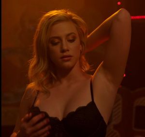 Lili Reinhart
