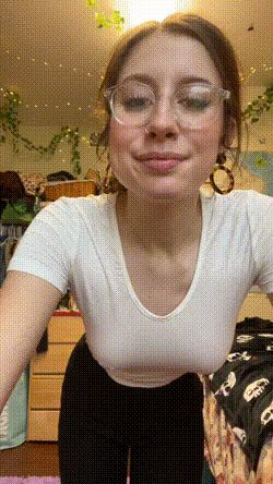 Daily Social Media Thots, GIF #036