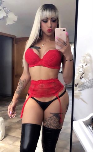 KISS HER ALL OVER - KISS THAT BULGE ❤