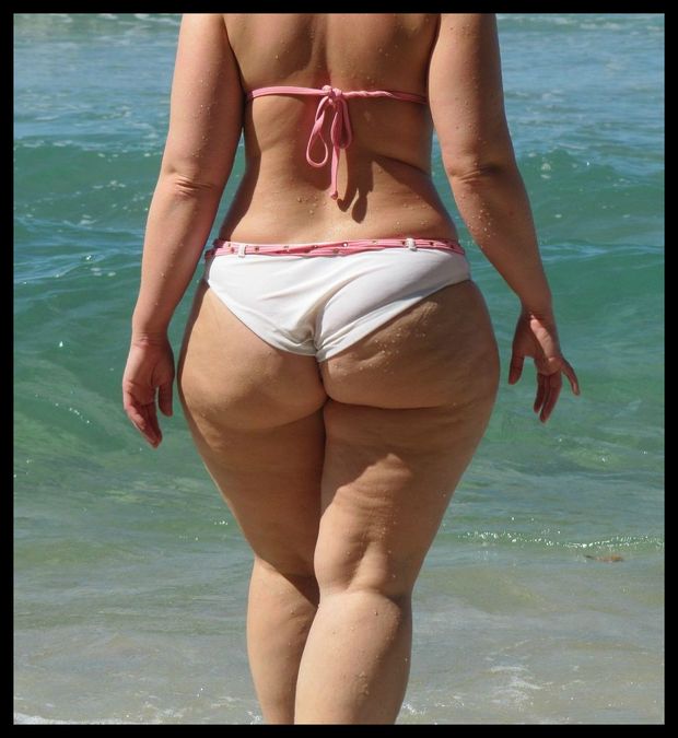PLUMP CANDID ASS