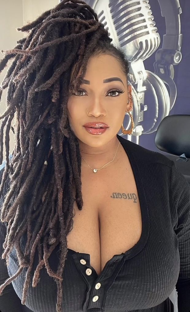 Hottie boobs