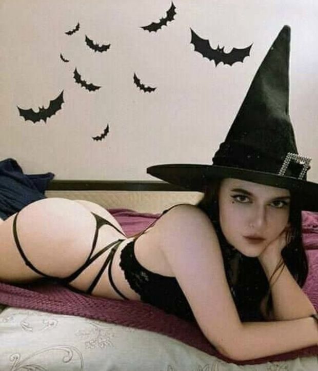 Mesmerizing amateur witch