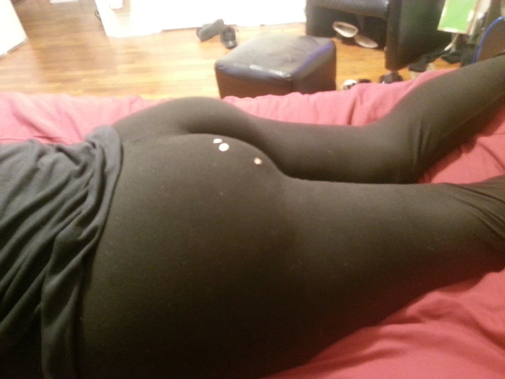 I've made a hole in my leggings for your convenience!