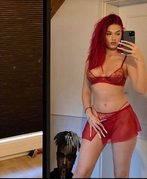 Your Girlfriend has a phone