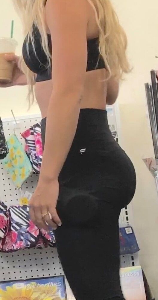 Fit blonde bubble 1