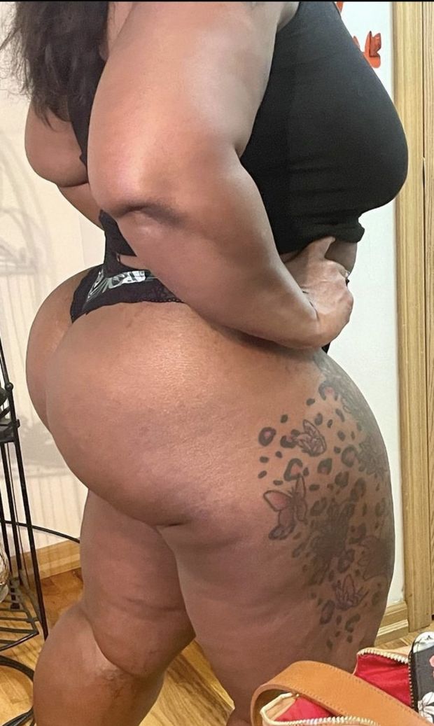 Sexy ebony thick ass…. Fuck!