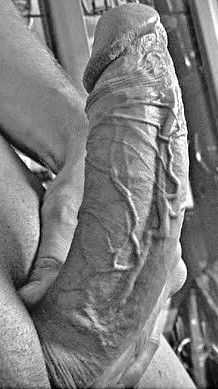 Viciously craving this veiny monster….. ❤️