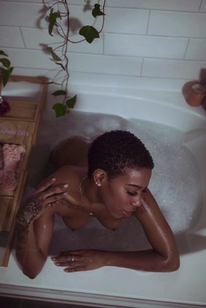 Bath time for an ebony beauty ????