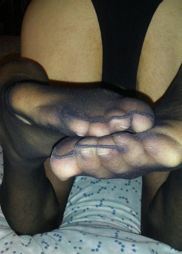 Would you like to cum on my sissy toes?
