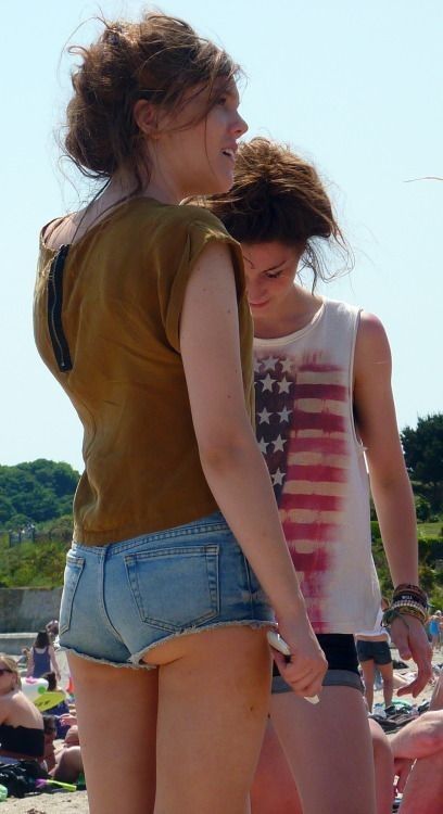 Teen in shorts cs