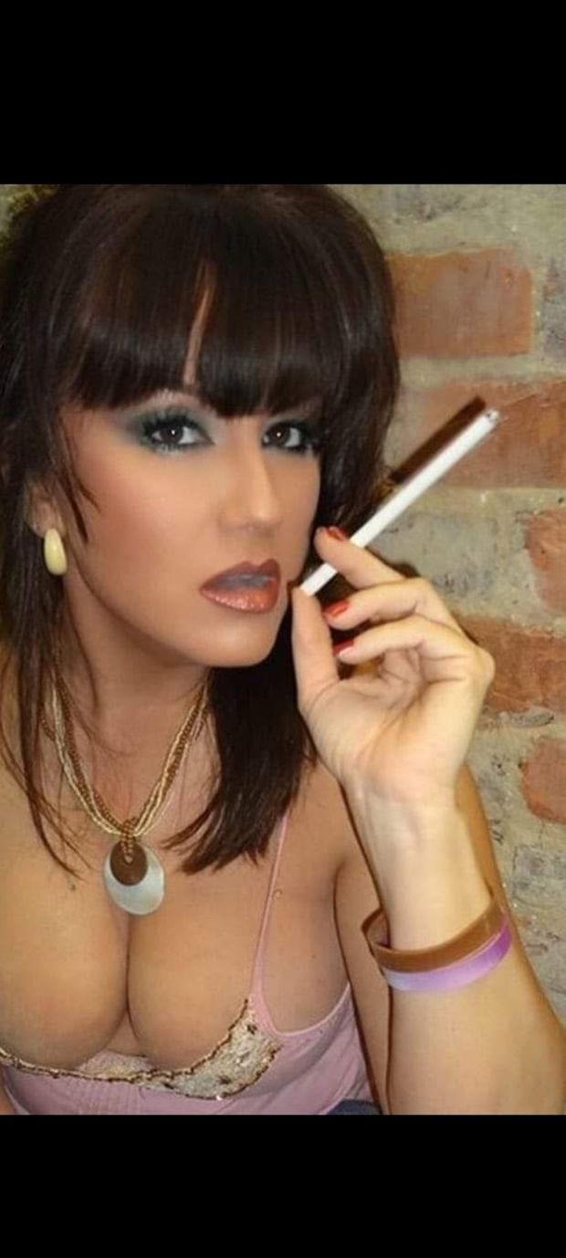 Eve 120s smoking hottie!❤️