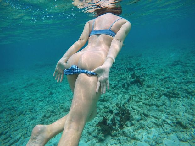 letsgetnaaaaaaaked: Funderwater Free Dive 02
