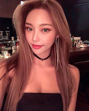 10/10 - Perfect face to skull-fuck silly.