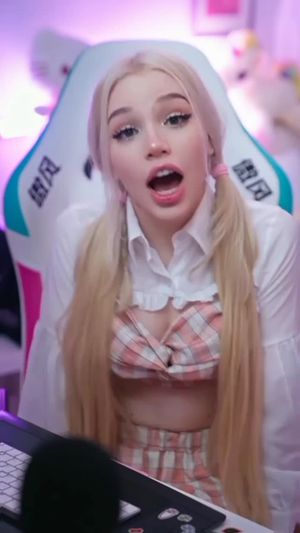 Je déteste ces mimiques, mais elle !! Qu'es ce qu'elle est jongue