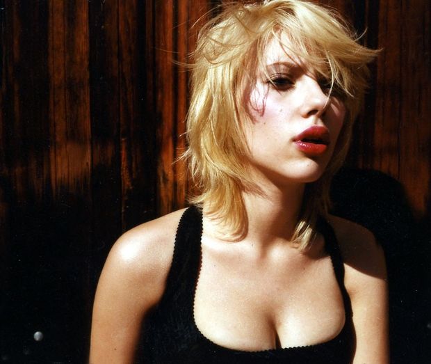 Big breasted teen hottie Scarlett Johansson