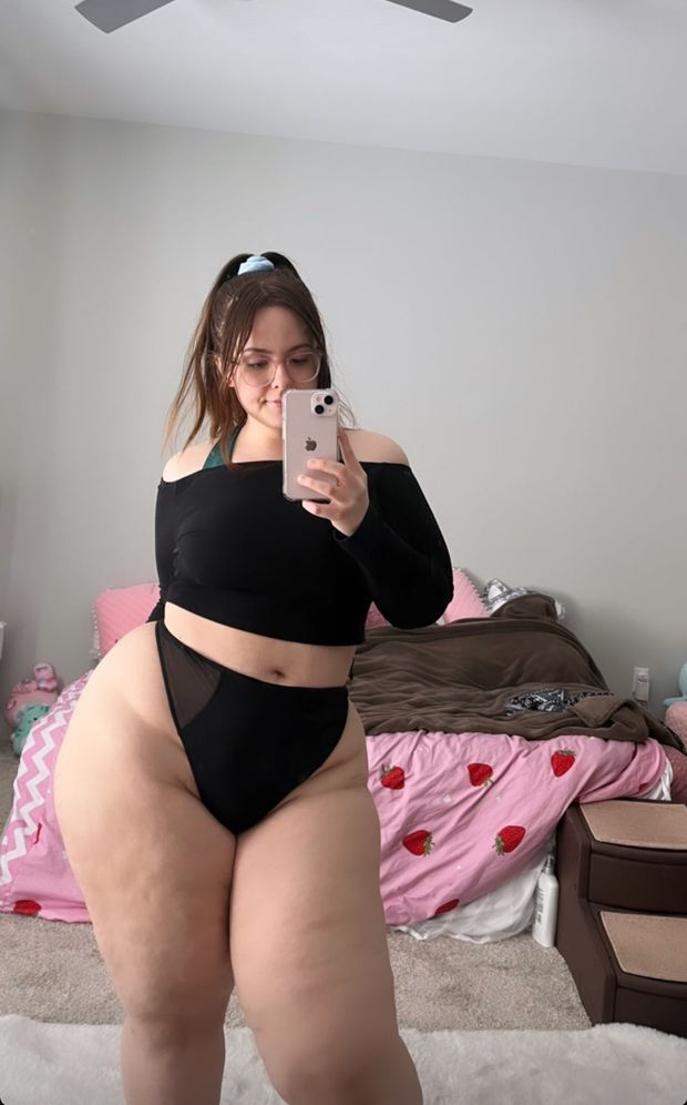 sexy fat legs