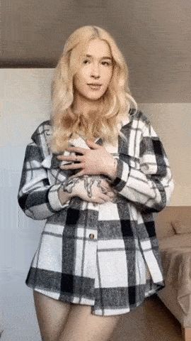 Hot tattooed babe gives us a tease