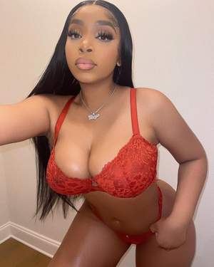 LightSkinKeisha looking busty in her bra and panties