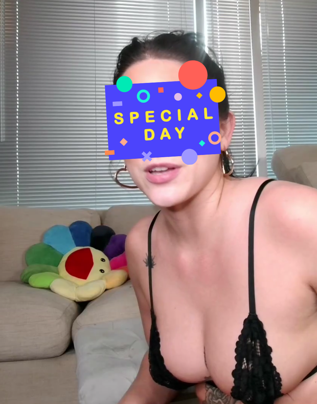 My teen gf with black bra . Do you like her cleavage and natural tits ? What would you do with her ?
