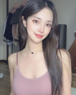 10/10 - Perfect face to skull-fuck silly.