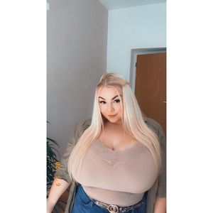 2Busty2Hide