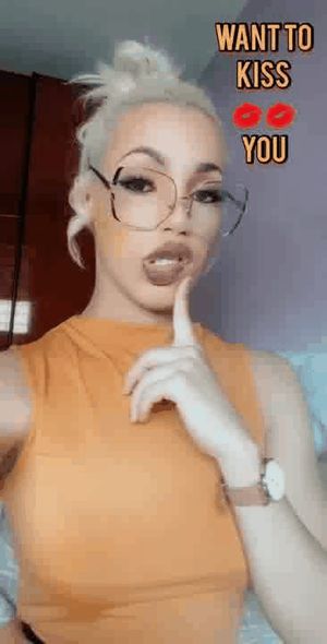 KISS ME PRETTY BOYY ❤❤❤❤