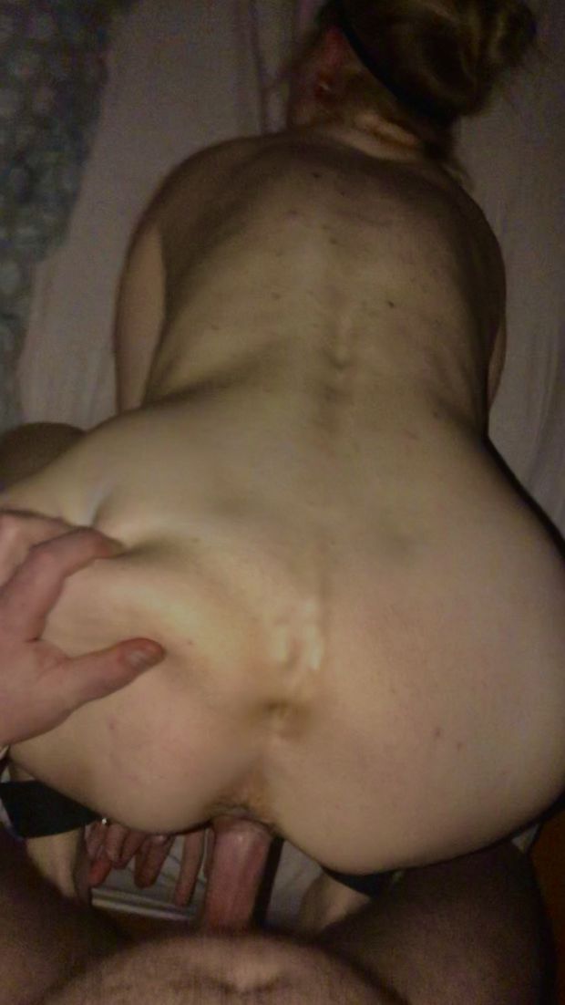 wife enjoys feeling the bass dick in pussy and moving faster and faster.