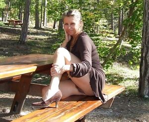 Pussy flash in the park