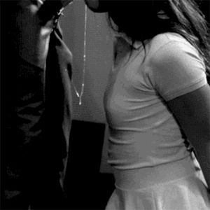 Tu apprens vite, jaime tes petits seins !!