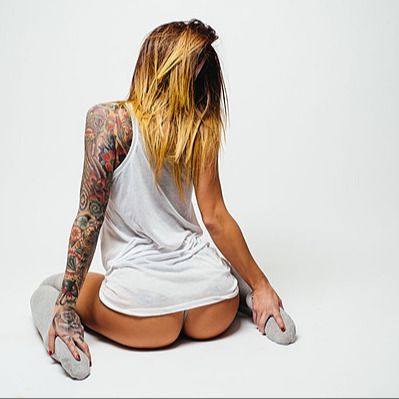 Jeune voisine coquine