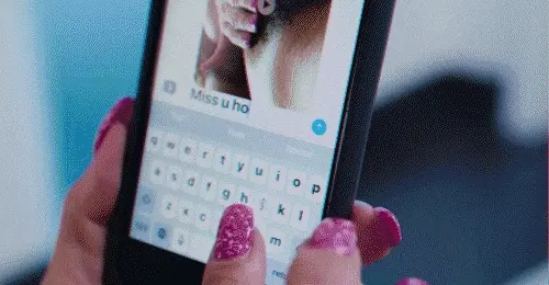 Sexting / Taking selfies 013