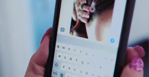 Sexting / Taking selfies 016