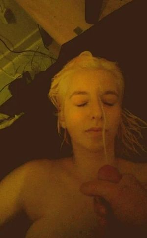 Amateur blond getting a load on her face