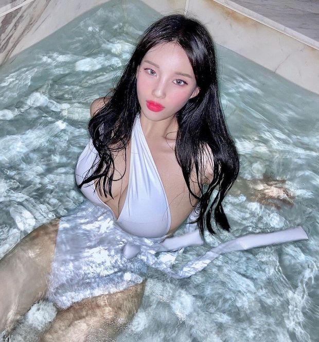 If porn was legal in Korea, this slut would be doing porn.