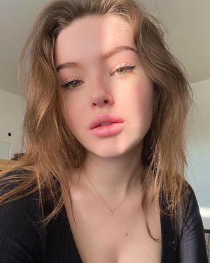 10/10 - Perfect face to skull-fuck silly.