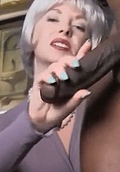 She dreams to see her husband suck the tip