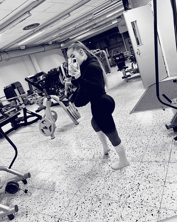 Finnish Ronja showing her nordic white ass, begging for all the dominant BBC to come and take it