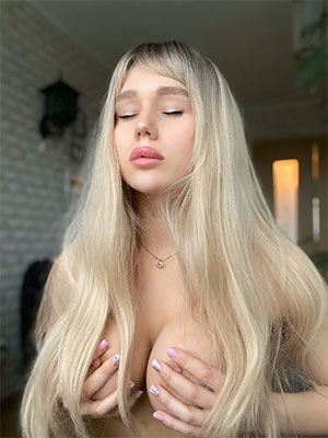 Baise passionnée avec blonde sensuelle aux nichons ronds et massifs - Dreux 28100