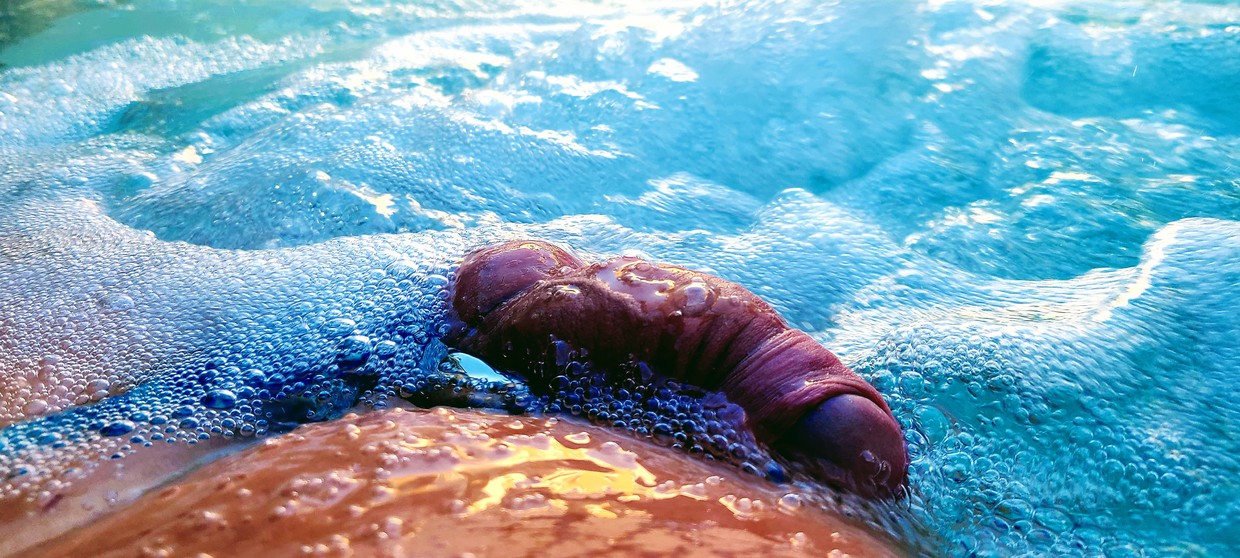 Peek-a-BAM! Dick out in the hottub.