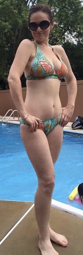 Sexy milf in sexy bikini