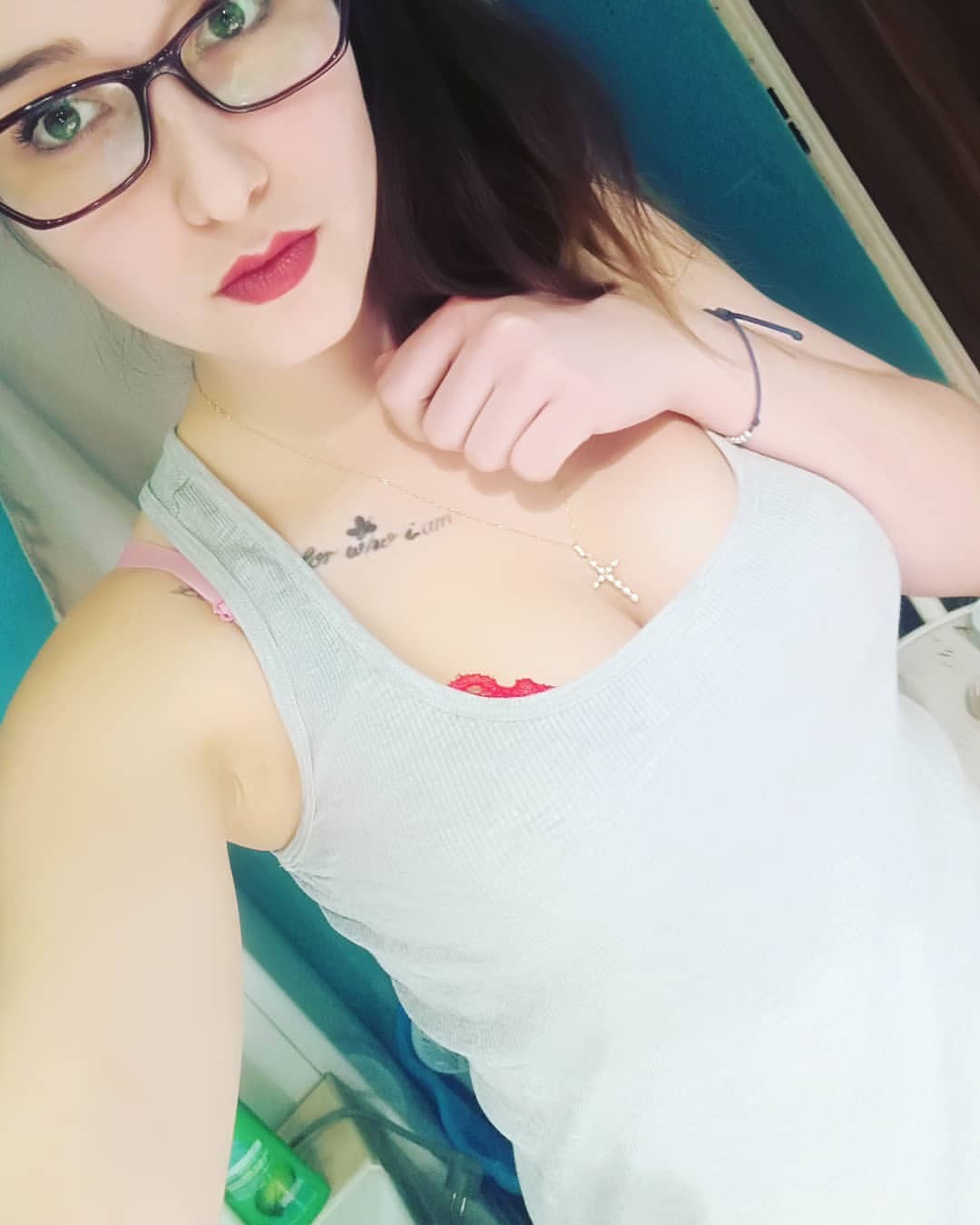 nice cleavage and that pink bra
