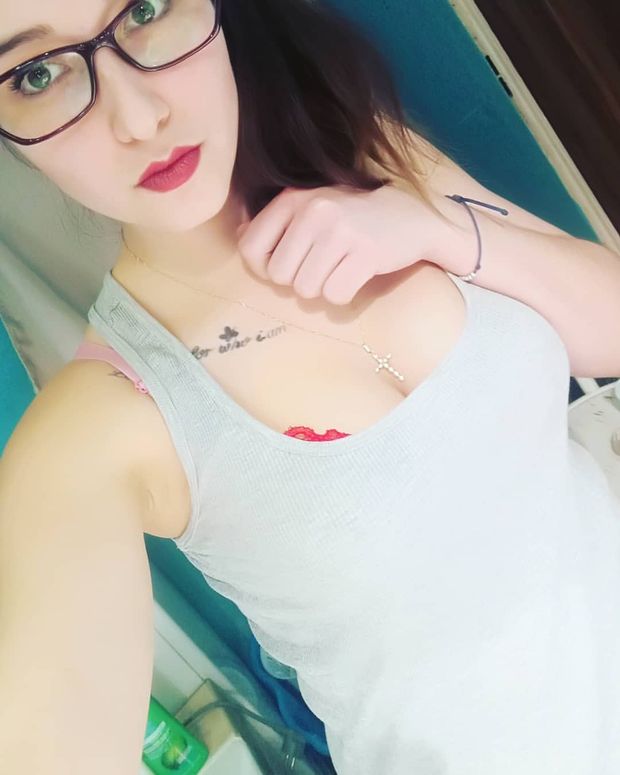 nice cleavage and that pink bra