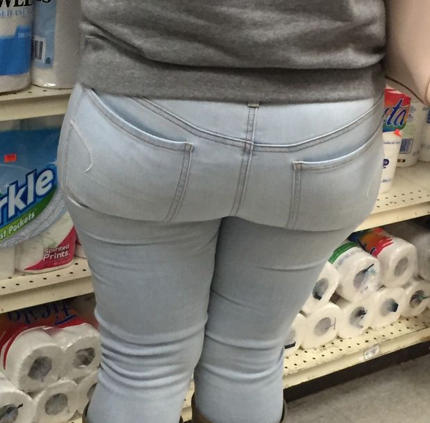 TIGHT JEANS