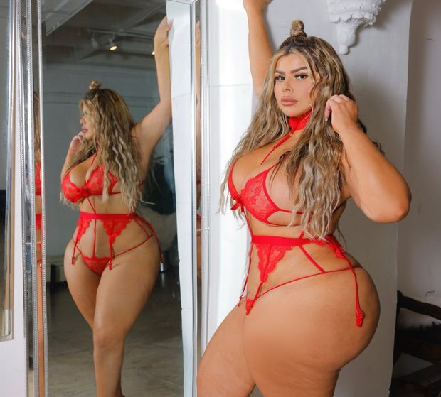 So sexy in the mirror
