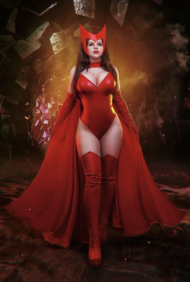 Scarlet witch cosplay