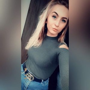 20-year-old Paulina counted at the disco