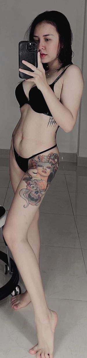 Asian Vietnamese Tattoo Selfie - Kiều Max